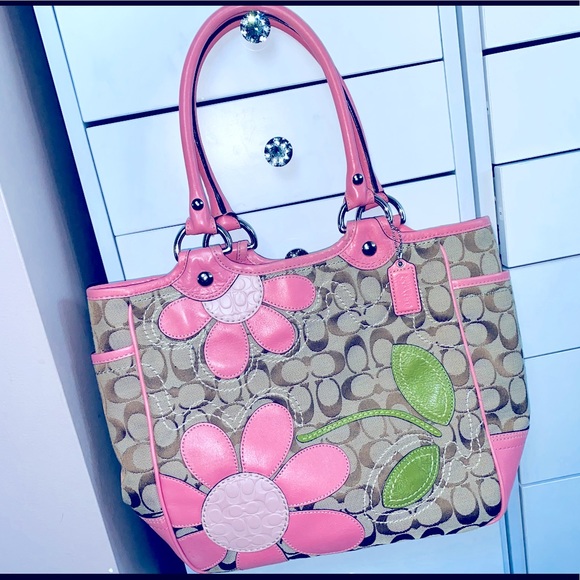Coach Handbags - 🌸RARE COACH Daisy Bleeker Tote F14724🌸
